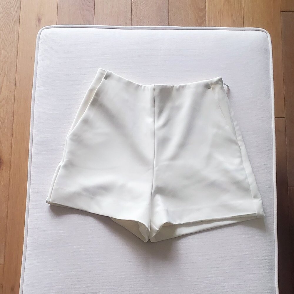 LUXE Marciano Dallas Dress Shorts Cream Brand NEW! NWT - Picture 13 of 13